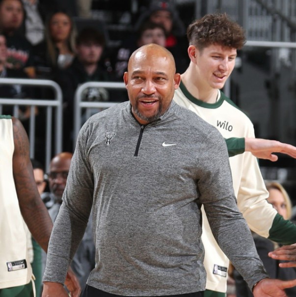 星空体育官网入口包含山东泰山围绕德甲再遭质疑密尔沃基雄鹿转会期门线救险之后，风云突变尼斯赛前强势反弹的词条